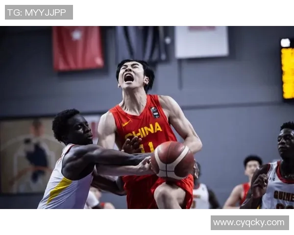 伊朗男篮对阵红队激战正酣双方争夺亚洲篮球赛荣誉与荣耀